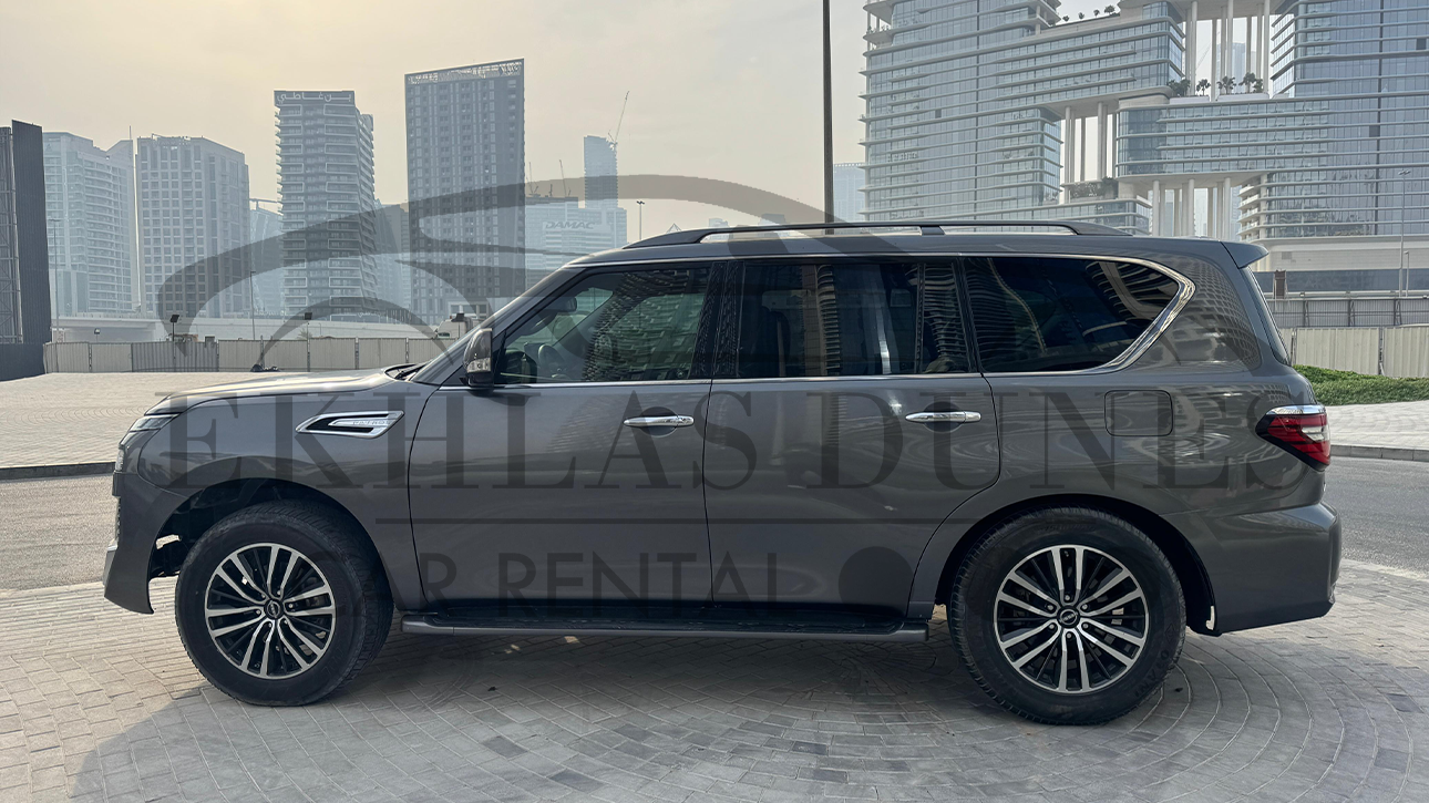 Nissan Armada (Grey)