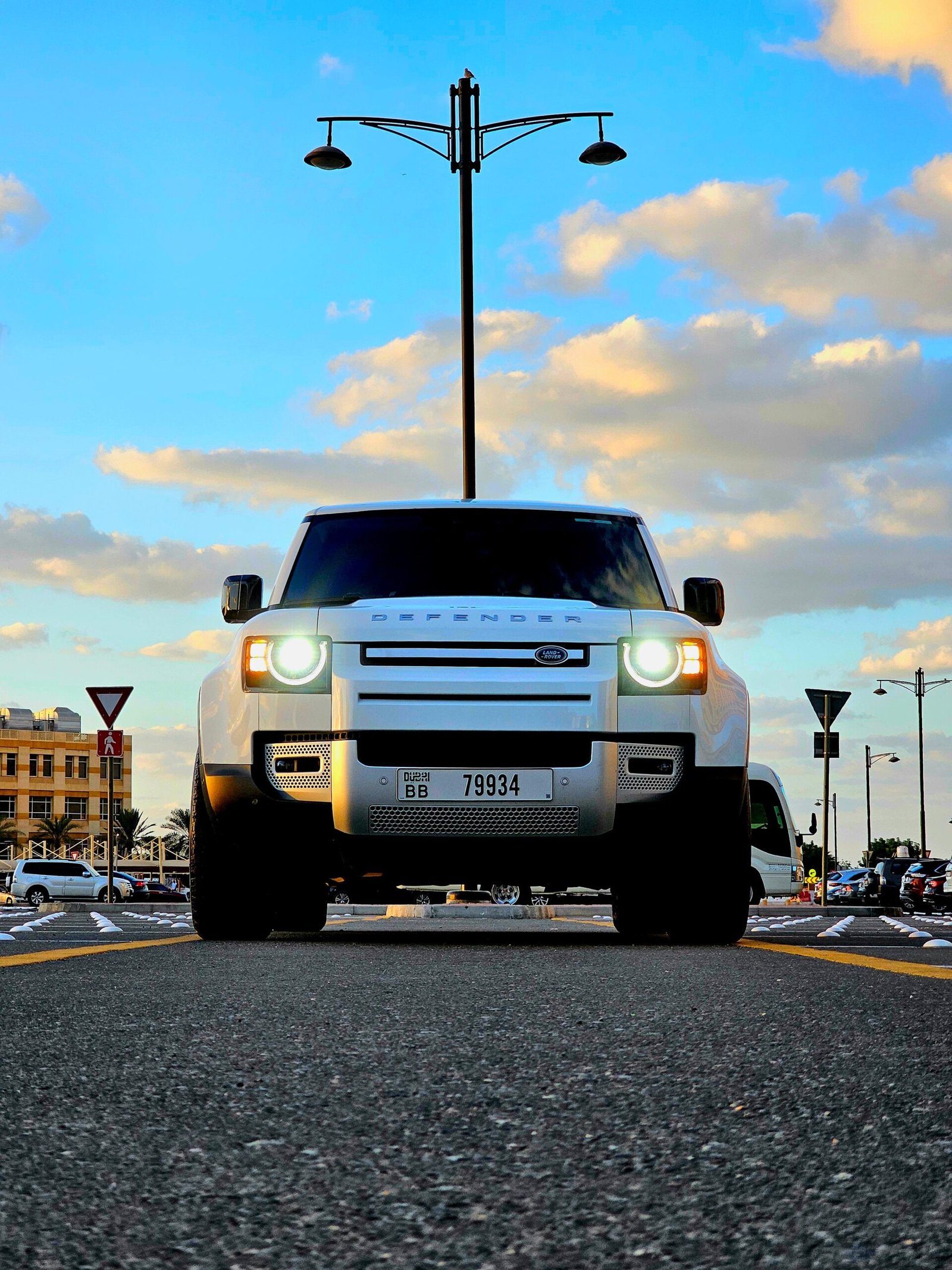 Land Rover Defender - Image 4