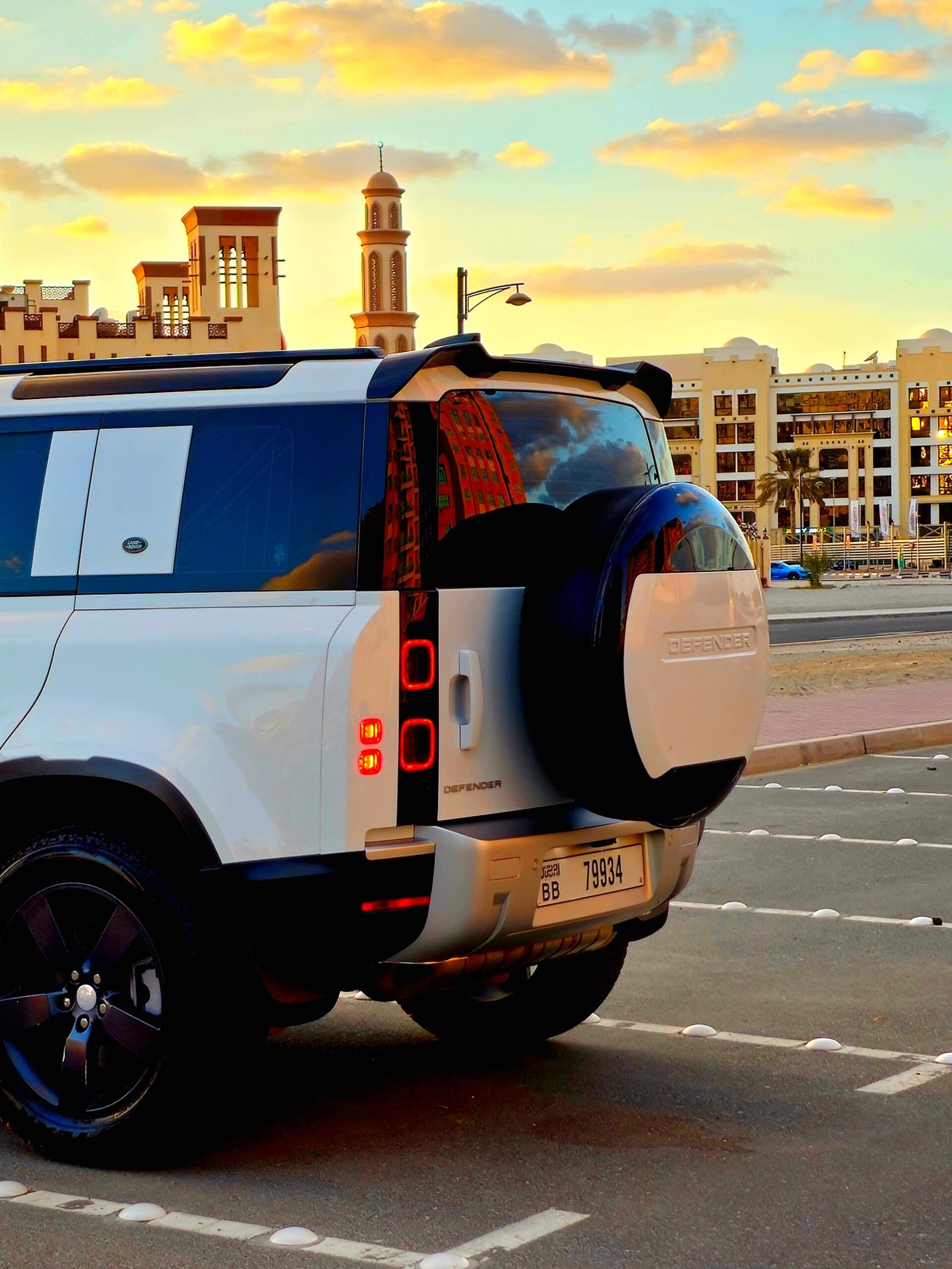 Land Rover Defender - Image 5