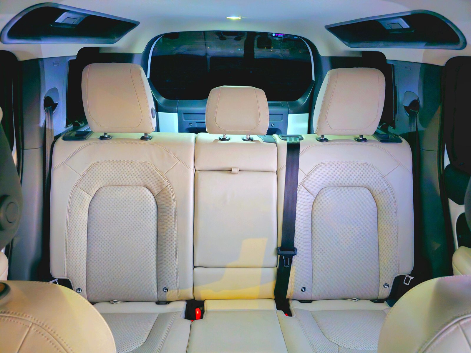 Land Rover Defender - Image 6