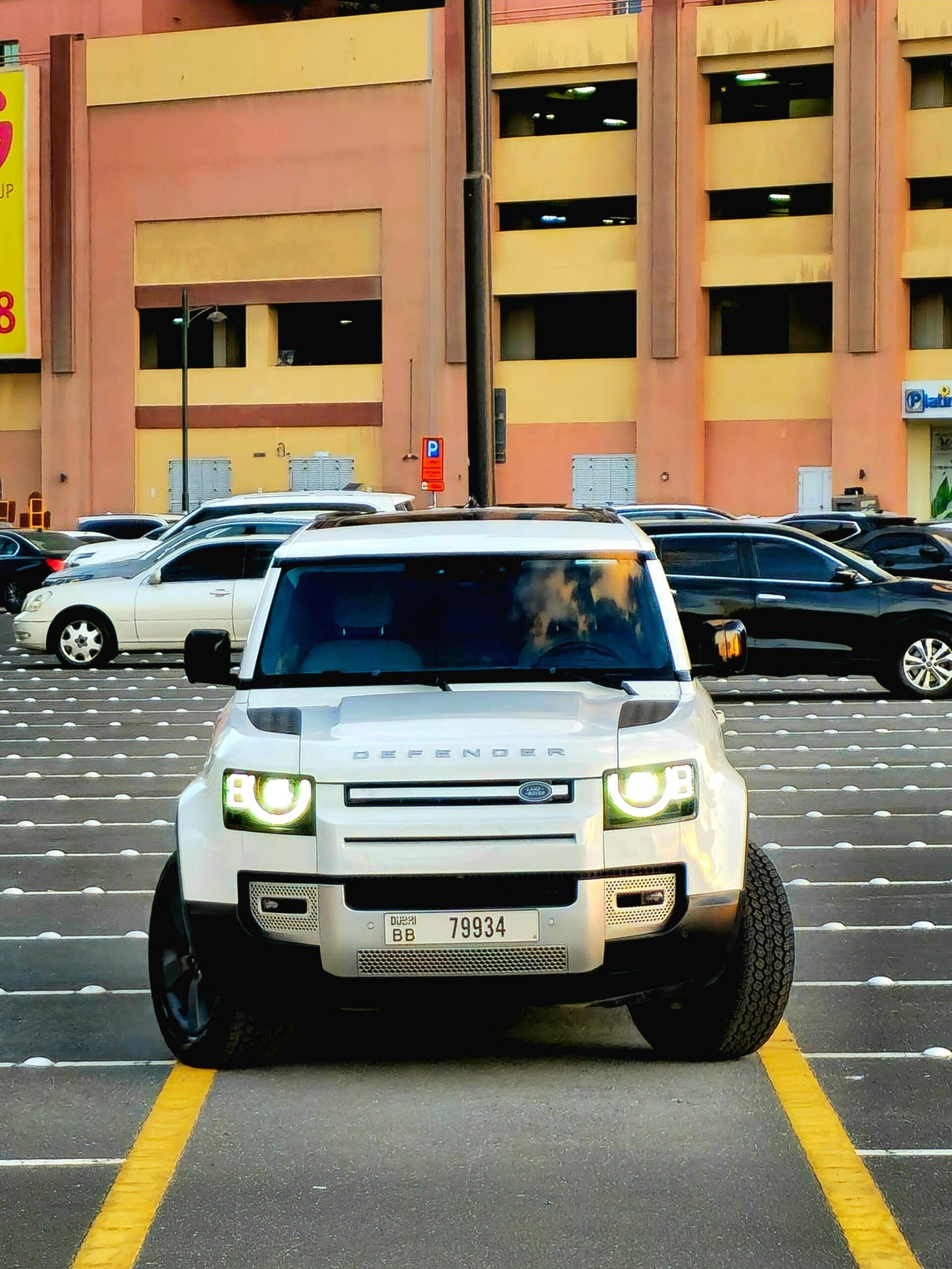 Land Rover Defender - Image 7