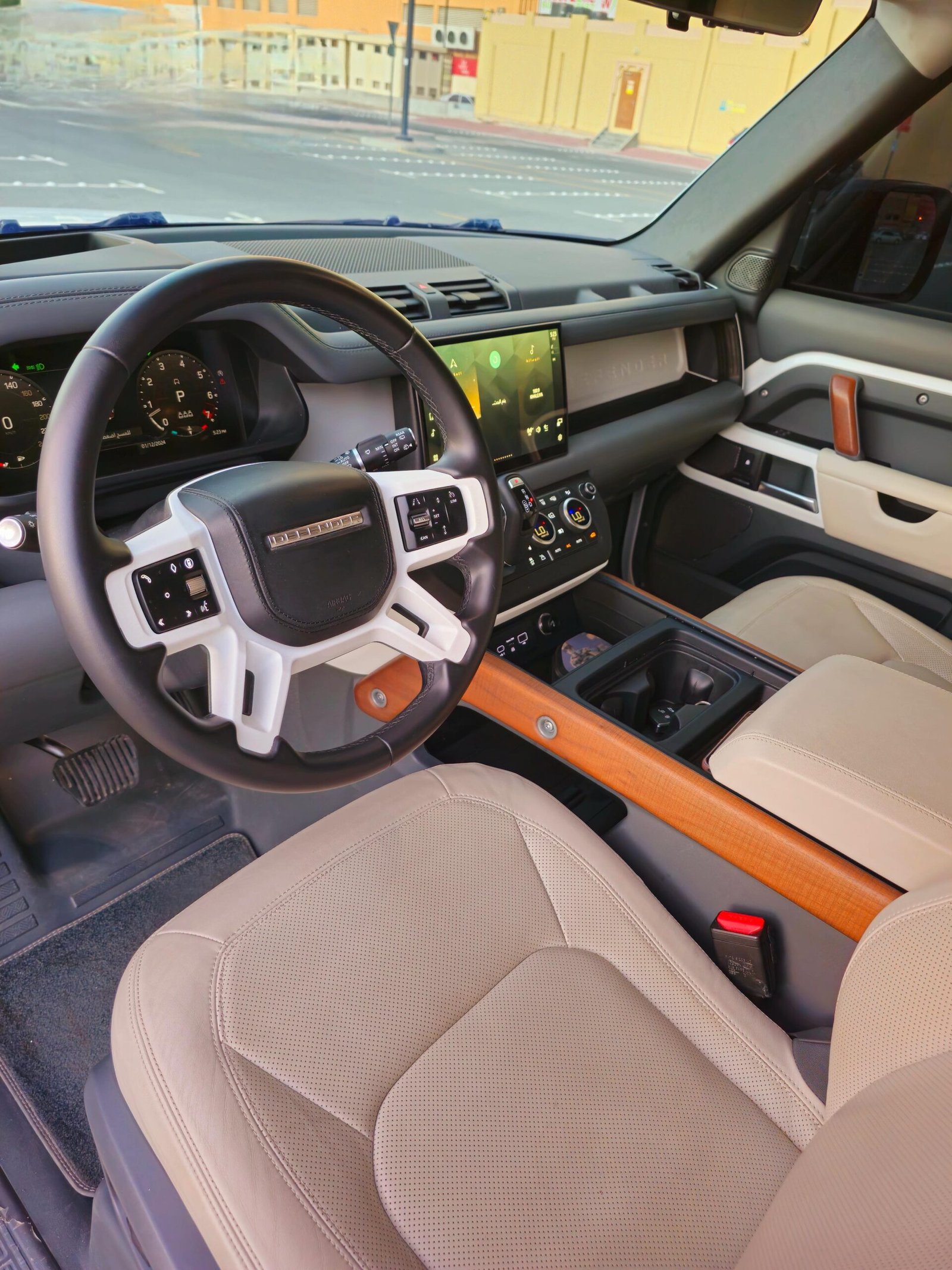 Land Rover Defender - Image 9